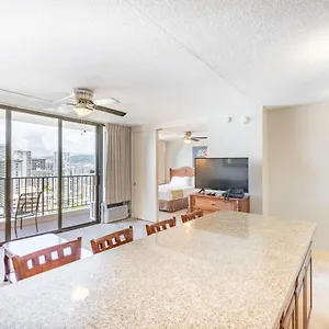 Deluxe Studio Near Waikiki Beach - Free Parking & Outdoor Pool Honolulu
